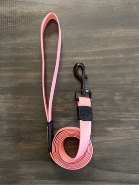 NWT Wilderdog Waterpoof Dog Leash (6ft) two colors